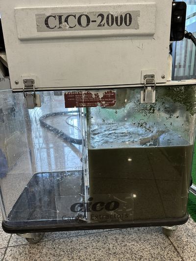 인조잔디 청소 현장