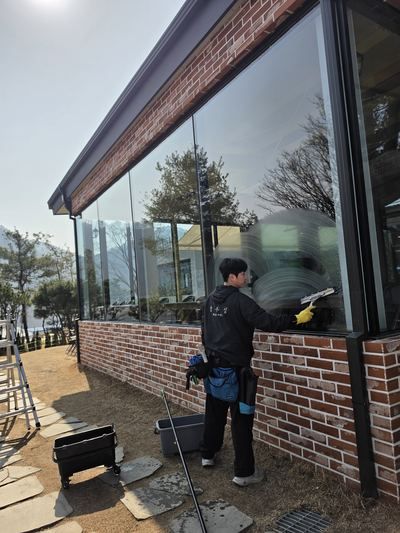 유리창 청소 현장